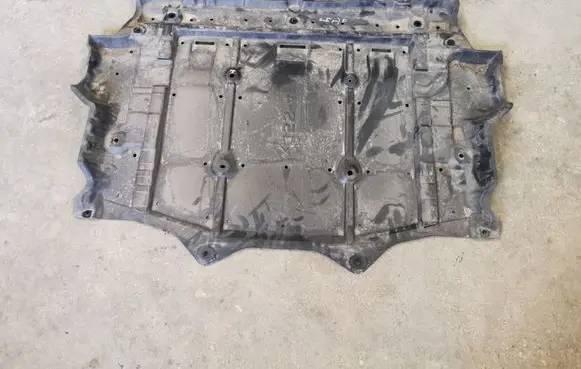 Nissan Leaf II (ZE1) Center/middle under tray cover 748N35SK0B