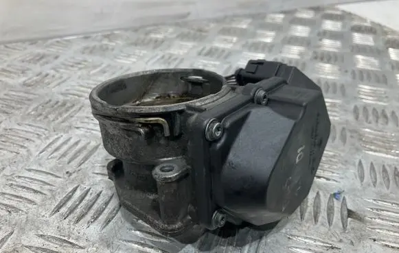 Volkswagen Golf V Throttle valve 03G128063A