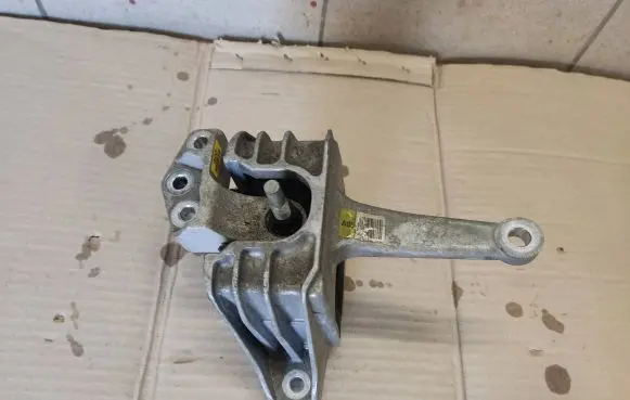 KIA Niro Engine mount bracket 21810G2000 126242 GC070166