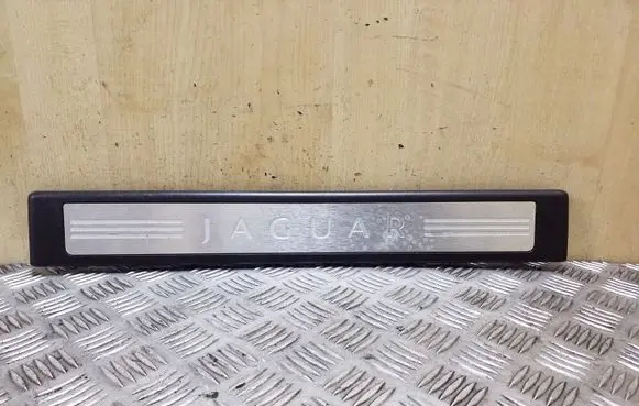 Front sill trim cover