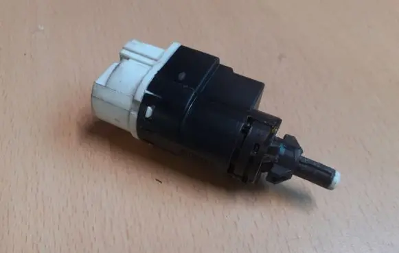 Dacia Dokker Brake pedal sensor switch 253206170R