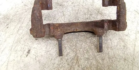 Mercedes-Benz E W210 Brake caliper pad carrier rear 