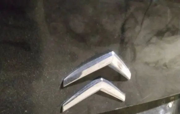 Citroen C5 Manufacturer badge logo/emblem 