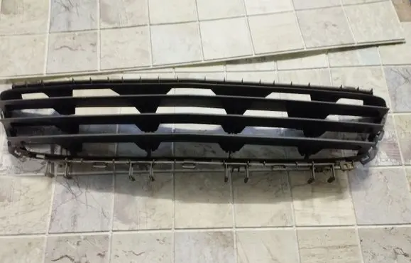 Opel Astra H Front bumper lower grill 24460271