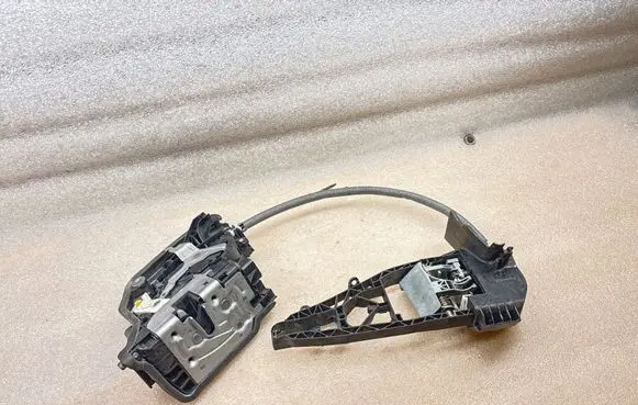 BMW X5 F15 Front door lock 7281937 7304803 18283810
