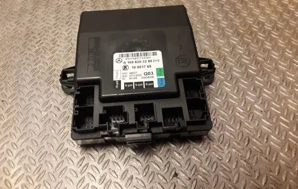 Mercedes-Benz B W245 Door control unit/module 1698203285 A1698203285