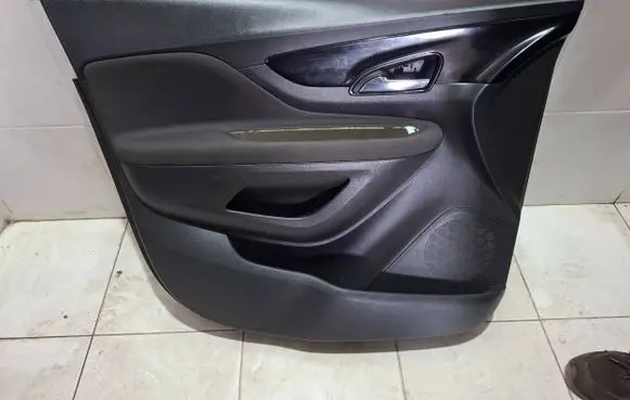 Opel Mokka B Front door card panel trim