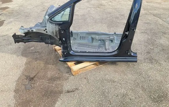 Volkswagen Golf Sportsvan Front quarter panel 