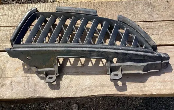 Mitsubishi Grandis Front bumper upper radiator grill MN145456