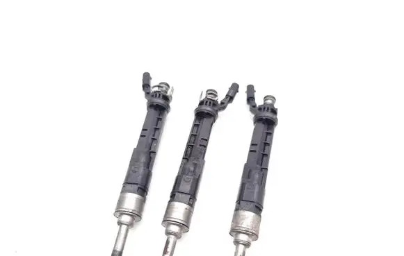 Nissan Qashqai Fuel injectors set 166005550R