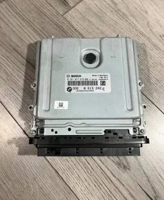 BMW 5 F10 F11 Engine control unit/module 8513242 0281017679 030226392