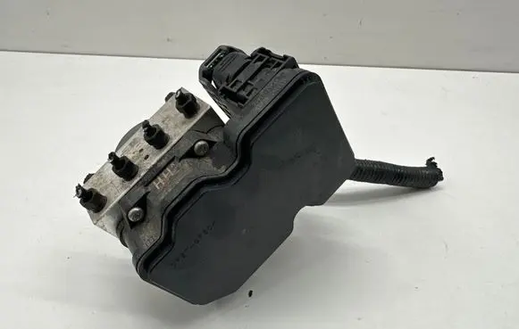 Toyota Camry VIII XV70 ABS Pump 4451033200 8954133690