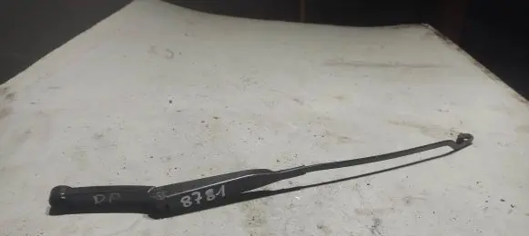 Audi A4 S4 B5 8D Front wiper blade arm