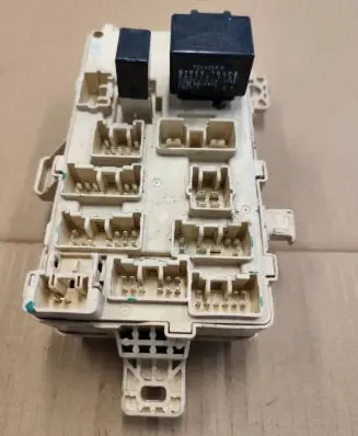 Toyota Land Cruiser (HDJ90) Fuse module 11040783