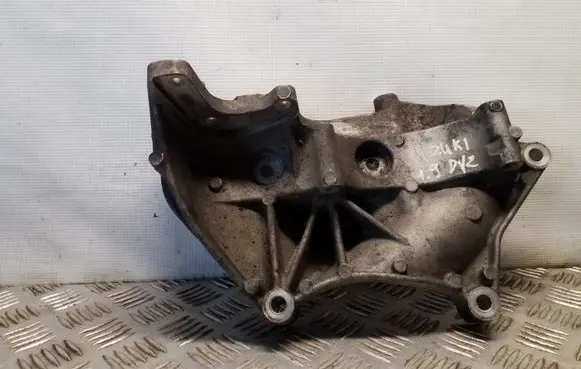 Suzuki Grand Vitara II Generator/alternator bracket 