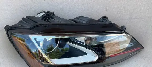 Volkswagen Jetta USA Headlight/headlamp 12SSB630