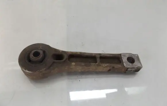 Volkswagen Golf V Engine mounting bracket