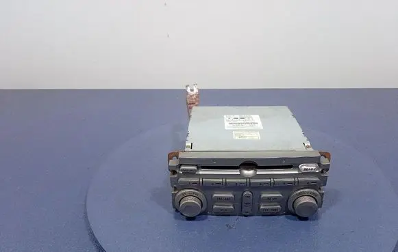 Mitsubishi Endeavor Radio/CD/DVD/GPS head unit MN141260