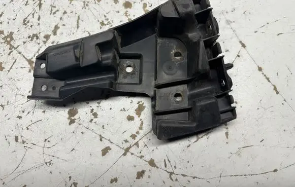 Volvo V60 Front bumper mounting bracket 31323833