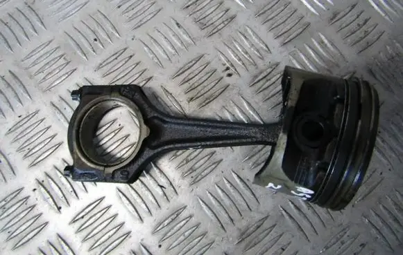 Opel Astra G Piston with connecting rod