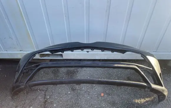 Toyota Avensis T270 Front bumper 5211905922
