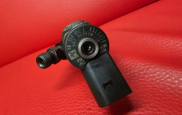 BMW 1 E81 E87 Fuel injector 7798446