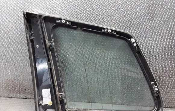 Volkswagen Touareg I Rear side window