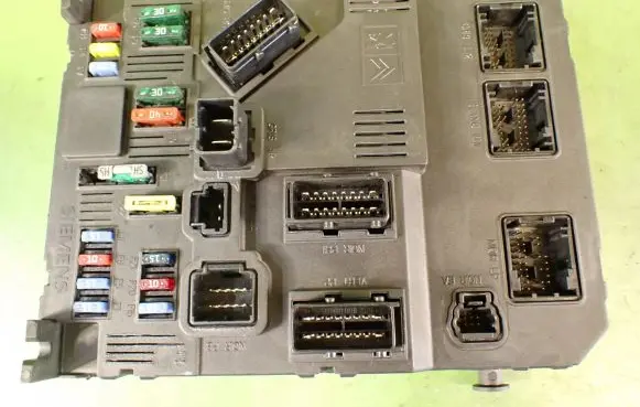 Peugeot 206 Fuse module