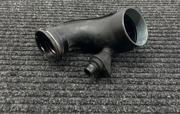 BMW M5 F90 Turbo air intake inlet pipe/hose 7852386 51750610 72373272