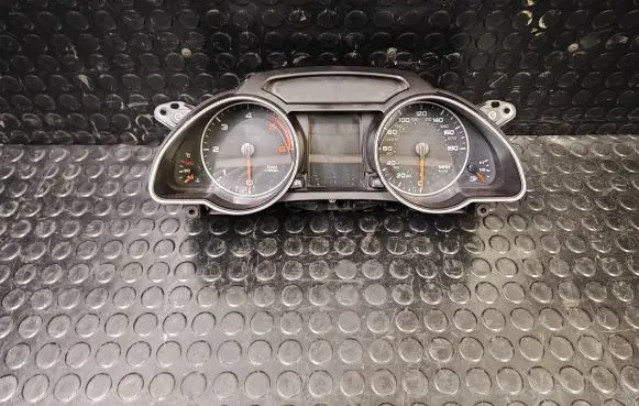 Audi A5 8T 8F Speedometer (instrument cluster) 8T0920983B