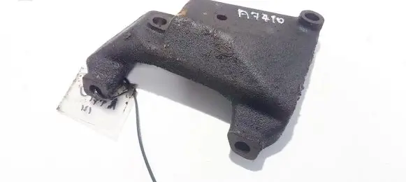 Toyota RAV 4 (XA20) Engine mounting bracket