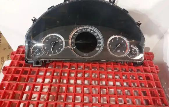 Mercedes-Benz E W212 Speedometer (instrument cluster) A2129003313 2129013202 A2C33061000