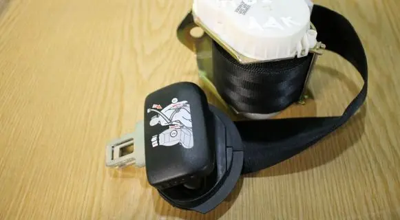 Volkswagen Touran I Third row seat belt 33029132D 33028961C