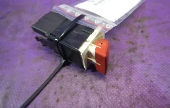 Volkswagen PASSAT B6 Hazard light switch 