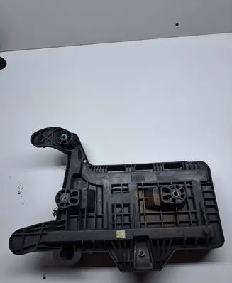 Volkswagen PASSAT B6 Battery tray 1K0915333C