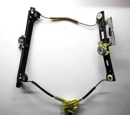 Rear window lifting mechanism without motor