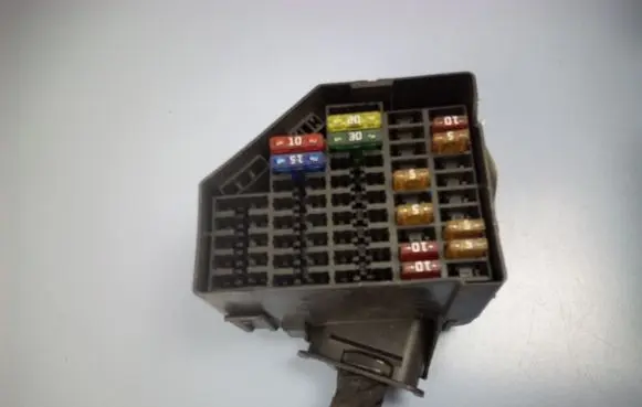 Volkswagen PASSAT B6 Fuse module 3C1941824 3C0880204E