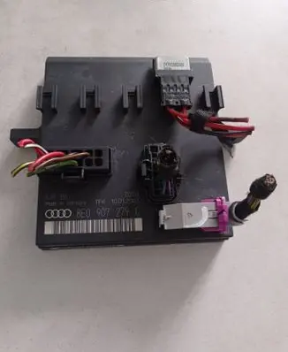Audi A4 S4 B7 8E 8H Hazard warning light relay 10012003 00001524A4 8E0907279C