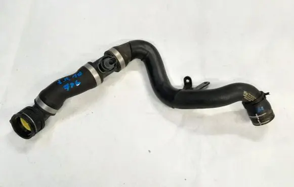 Volkswagen Touareg II Engine coolant pipe/hose 7P6122051G
