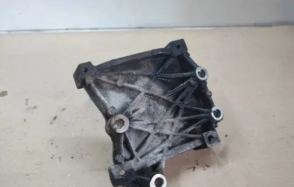 Chrysler Grand Voyager V Engine mounting bracket 90513199F