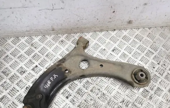 KIA Sportage Front lower control arm/wishbone