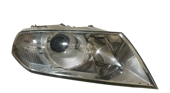 Skoda Octavia Mk2 (1Z) Headlight/headlamp