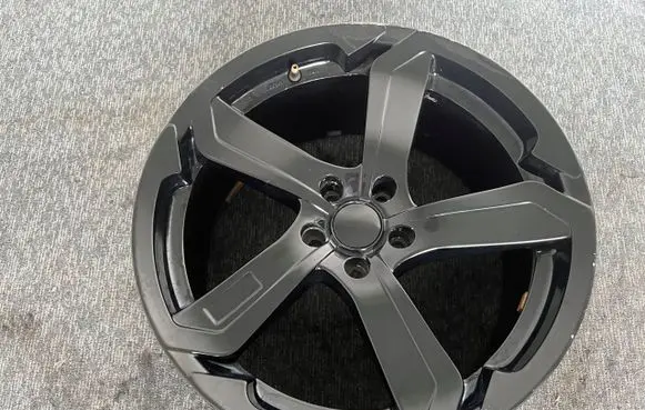 R18 alloy rim