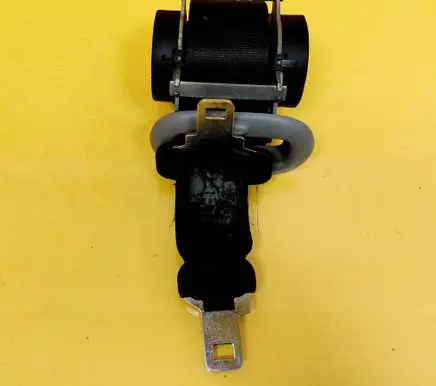 Dacia Logan I Middle seatbelt (rear) 0406010