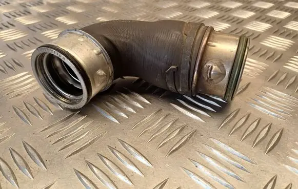 Intercooler hose/pipe