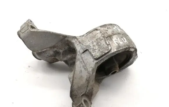 Honda FR-V Engine mount bracket