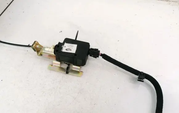 Land Rover Range Rover Sport L320 Central locking motor FSG500013 A2C53110933