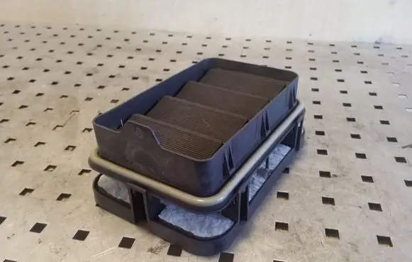 BMW X1 E84 Quarter panel pressure vent 64226905748