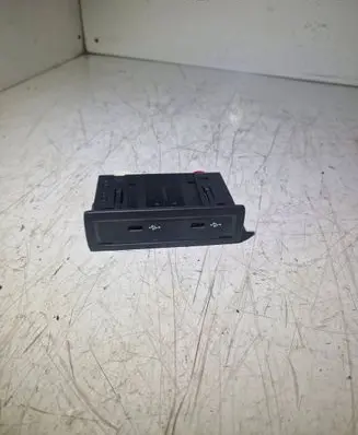 Mercedes-Benz E W213 USB socket connector A2478204002