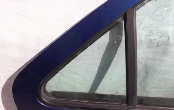 Peugeot 406 Rear vent window glass 